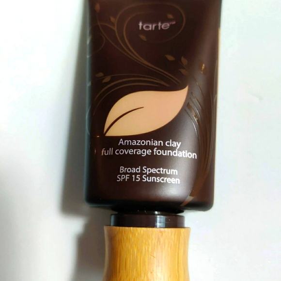 NIB Tarte Amazonian Clay Full Coverage foundation 40H Tan Honey 1.7 FL. Oz.